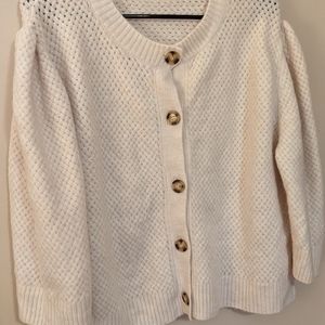 ZARA cream colored thick knit Cardigan. Buttons, size XL